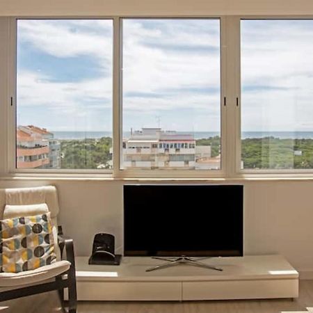 Magnificent 1 Bedroom Apartment With Views Over The Ocean Costa de Caparica Eksteriør billede