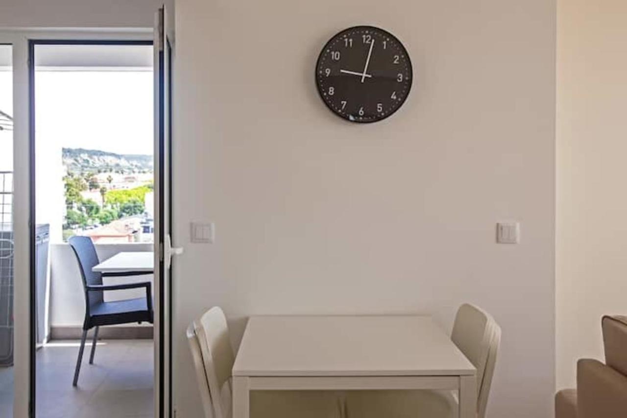 Magnificent 1 Bedroom Apartment With Views Over The Ocean Costa de Caparica Eksteriør billede