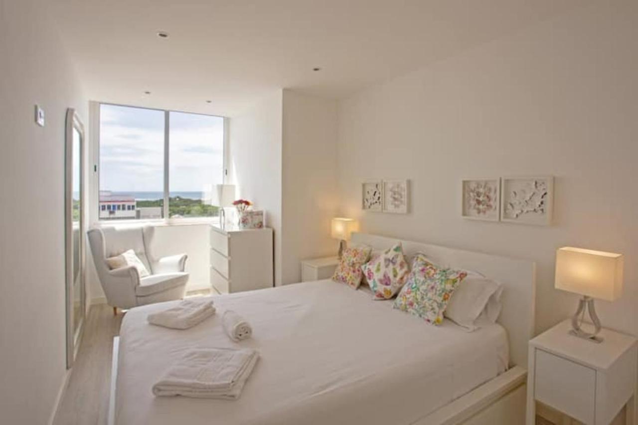Magnificent 1 Bedroom Apartment With Views Over The Ocean Costa de Caparica Eksteriør billede
